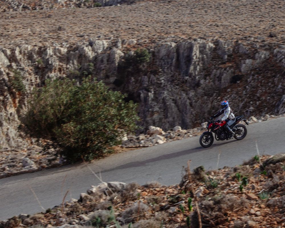 Ο Μιχάλης οδηγεί Honda CB500 Hornet στα Σειτάν Λιμάνια – Gas Rider Stories #5